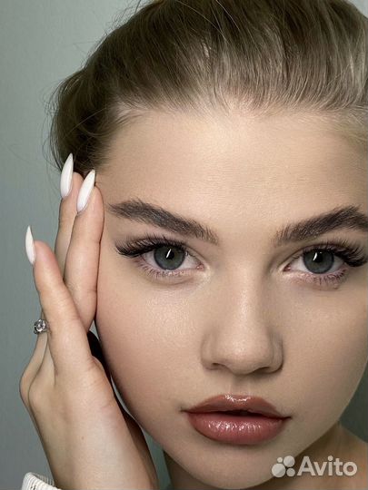 Модель на наращивание ресниц