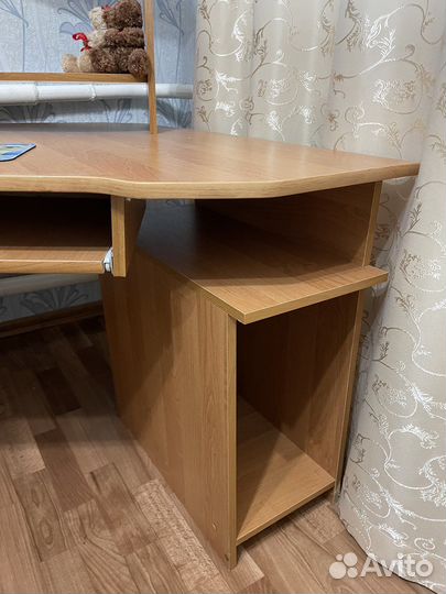 Компьютерный стол