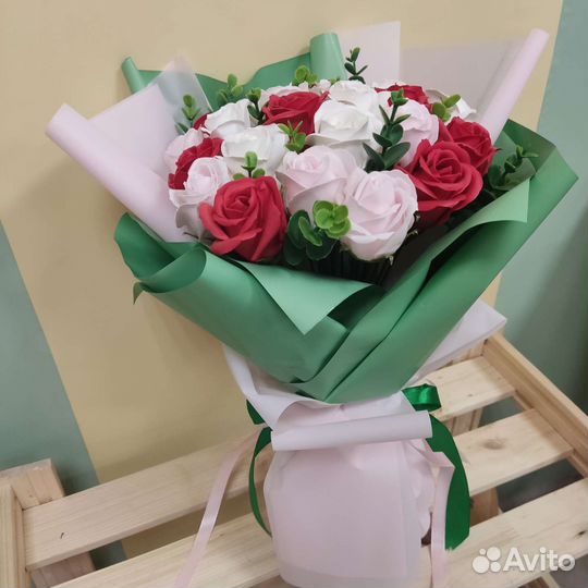 Неувядающие букеты из мыльных роз