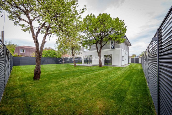 Дом 192,3 м² на участке 7,4 сот.