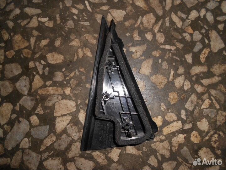 Угловая накладка двери правая (Kia Rio)