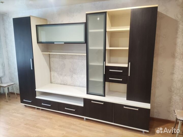 Стенка в гостиную