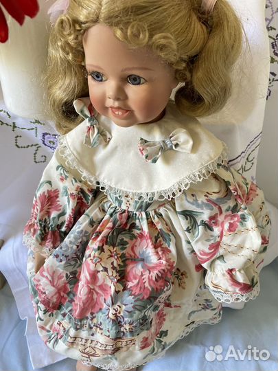 Кукла коллекционная фарфоровая