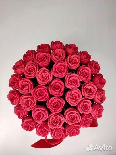 Красные Розы из Белого Шоколада - 37 шт в Коробке