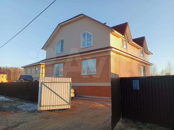 Дом 250 м² на участке 8 сот.