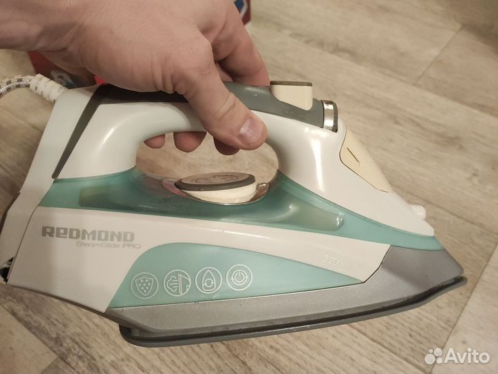 Утюг redmond rl-c220
