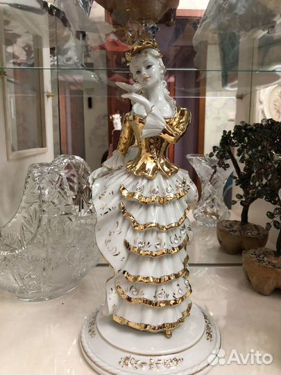 Фарфоровые статуэтки