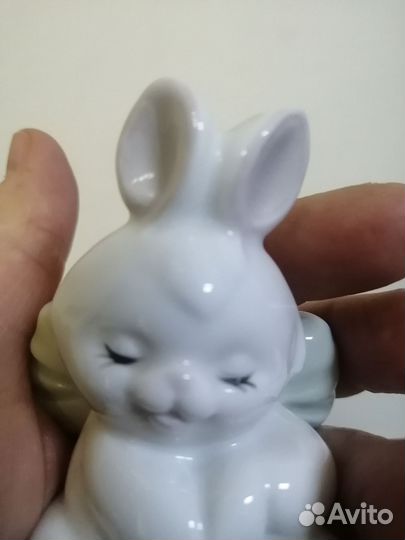 Фарфоровая статуэтка