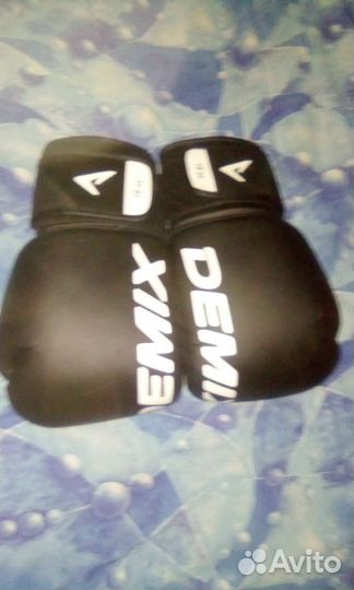 Боксерские перчатки 10 оz.новые