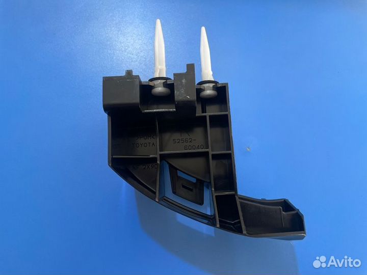 Кронштейн фонаря задний правый Toyota Land Cruiser