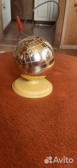 Глобус с ракетой 1961