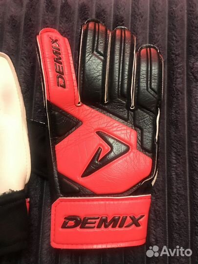 Вратарские перчатки