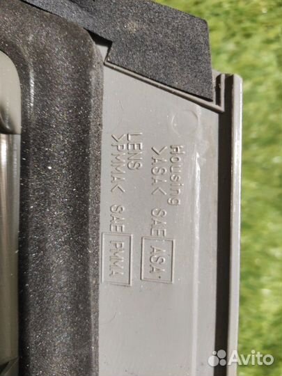 Вставка между стопов задняя правая Nissan Fuga Y50