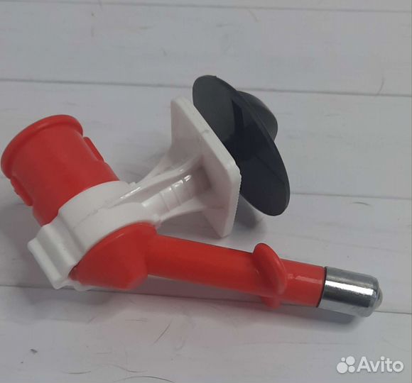 Поилка для кроликов на бутылку от 0.5 до 1.5 л