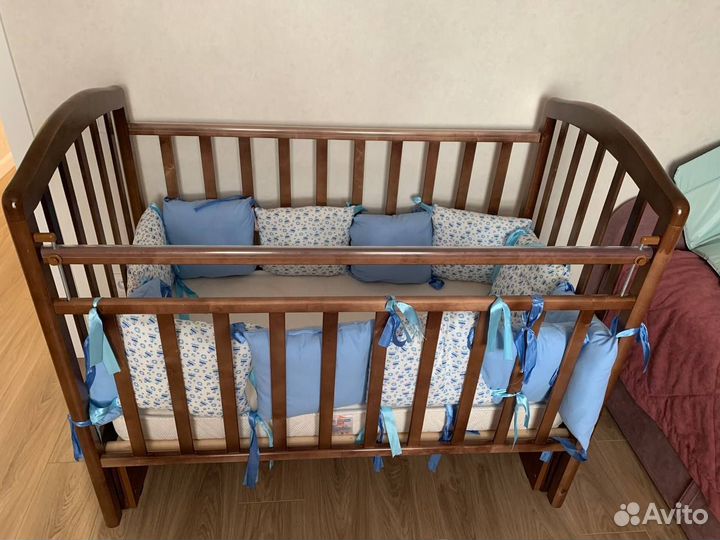 Кровать детская с маятником