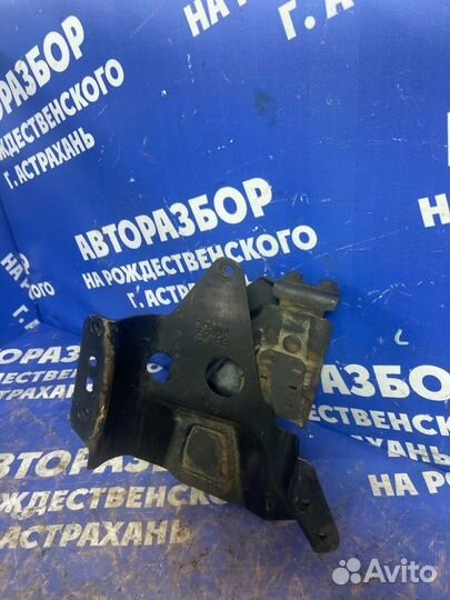 Кронштейн бачка гура. Scania P094Cb6X4Hz260