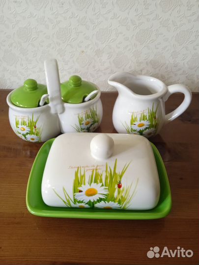 Сервиз (молочник, маслёнка, соусники)