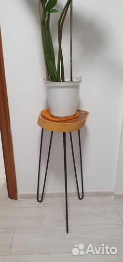 Столик из карагача