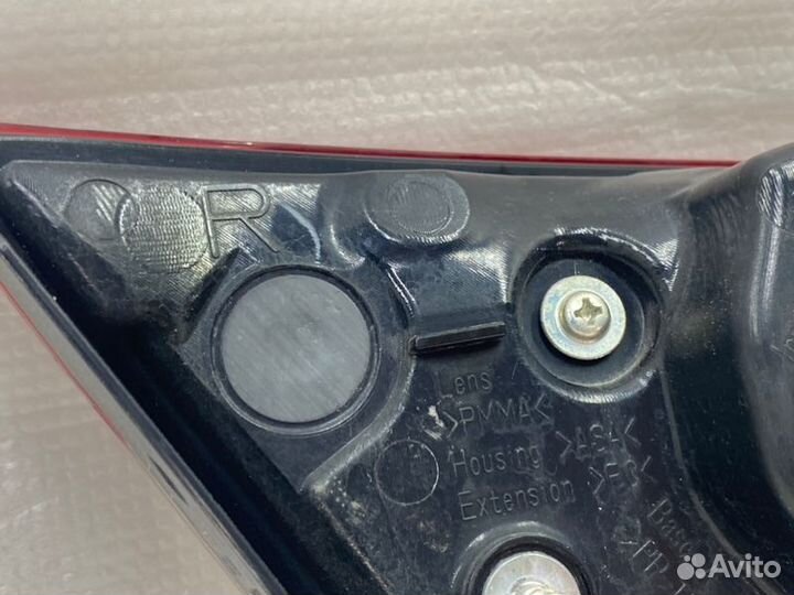 Фонарь внутренний задний правый Toyota Camry