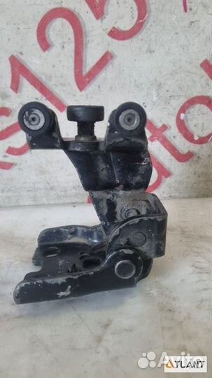 Ролик раздвижной двери задний правый KIA carnival