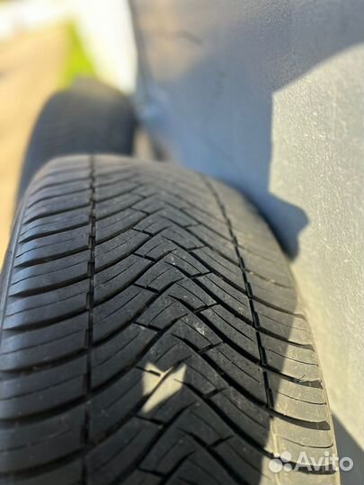 Triangle SeasonX TA01 235/50 R18