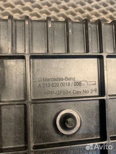 Подставка под аккумулятор передняя правая