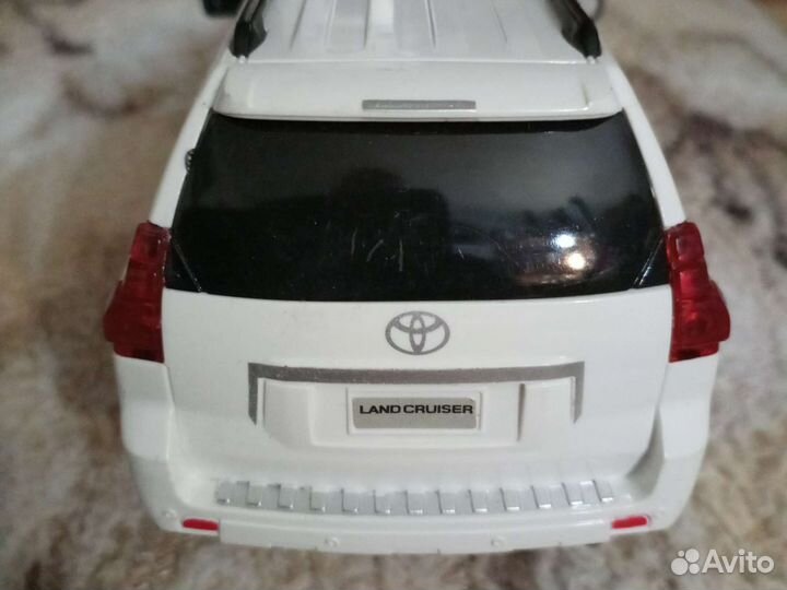 Модель toyota land cruiser prado 1:24