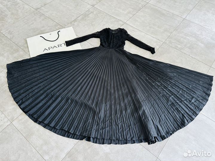 Черное платье в пол