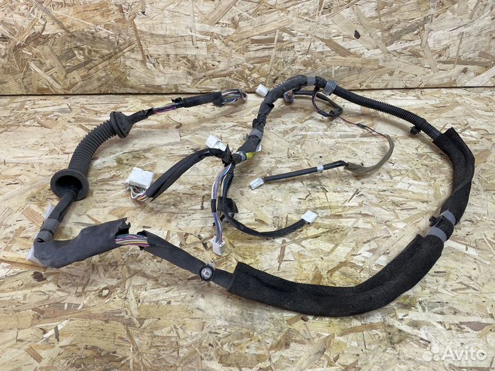 Проводка в переднюю левую дверь Toyota Highlander