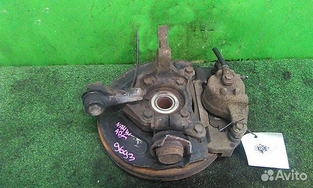 Кулак поворотный левый Mitsubishi Grandis