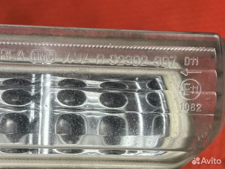 Поворотник правый Hyundai 923023B700