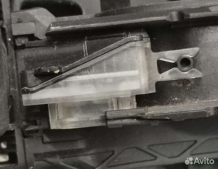 Audi A4 B9 кронштейн ручки правой ручка
