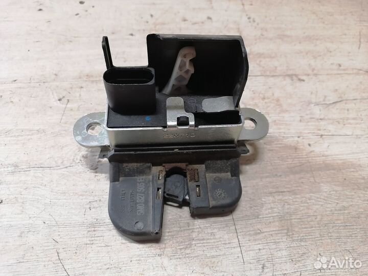 Замок багажника Volkswagen Tiguan Тигуан