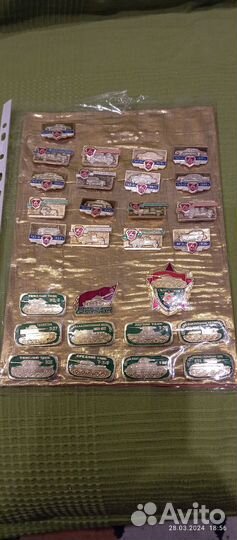 Набор значков военной тематики