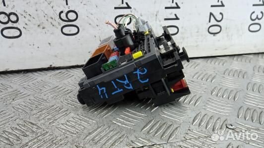 Блок предохранителей peugeot 308 1 (2RT04M102)