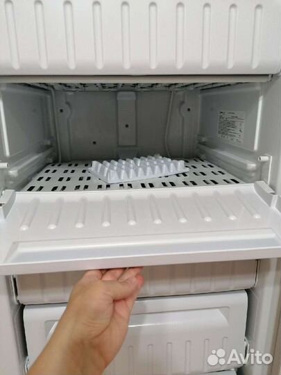 Огромная морозильная камера