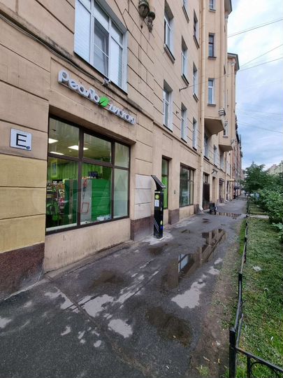 1Линия,Витрины,Угол-торговая площадь, 204 м²