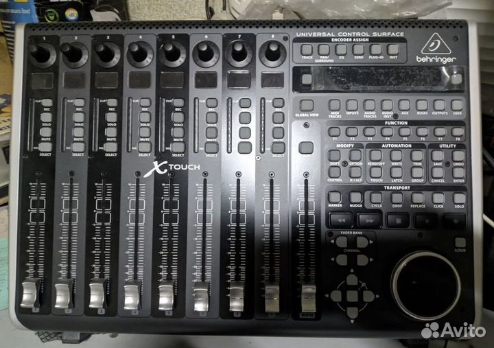 Midi контролер Behringer X-Touch (в идеале)