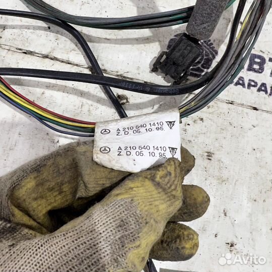 Проводка двери передняя правая Мерседес 210