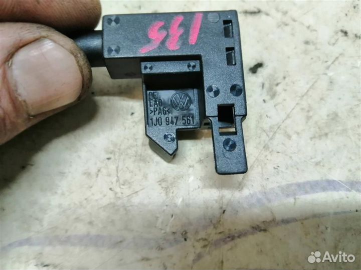 Выключатель концевой VW Tiguan 2007-2011