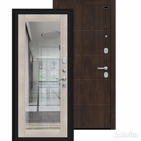 Дверь входная в квартиру с зеркалом