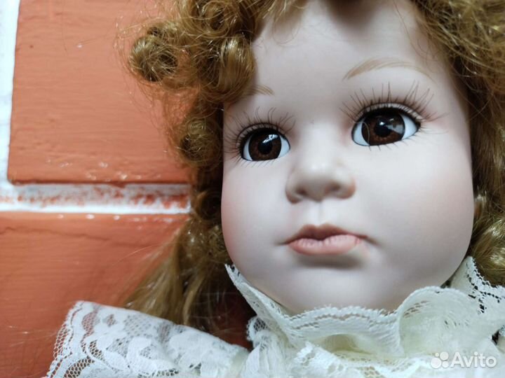 Кукла фарфоровая коллекционная