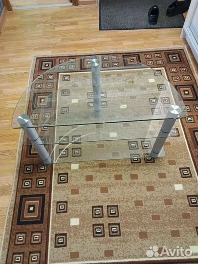 Стеклянная тумба под тв