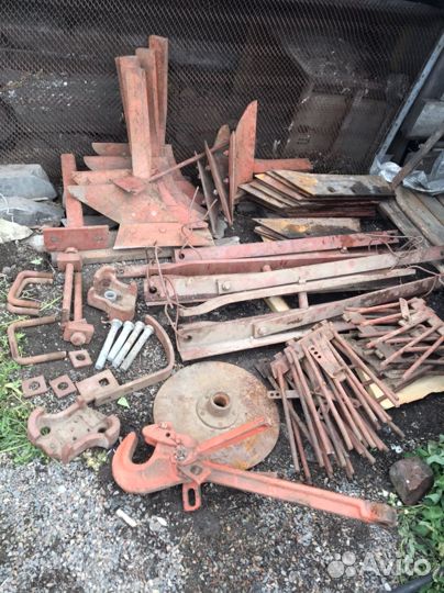 Плуг трехкорпусной