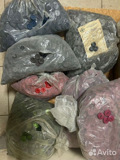 Пуговицы козырьки в наличии более 10000 шт