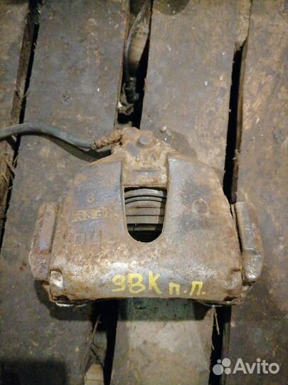 Суппорт тормозной передний правый Mazda 3