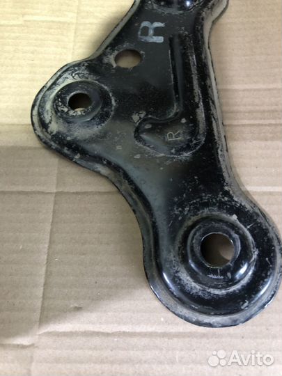 Кронштейн подрамника правый левый киа серато 3