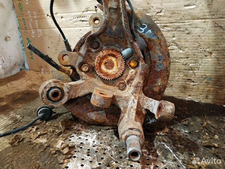 Кулак задний правый Hyundai Sonata