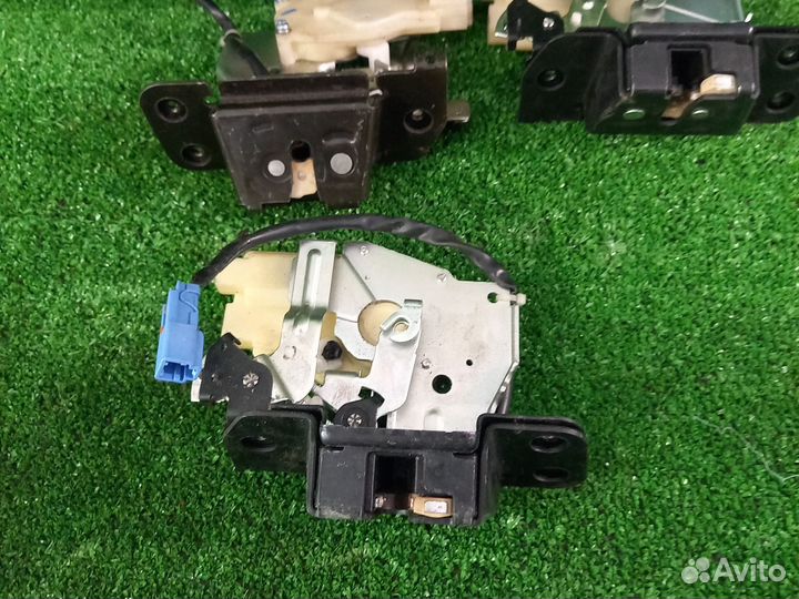 Замок крышка багажника Honda Fit jazz