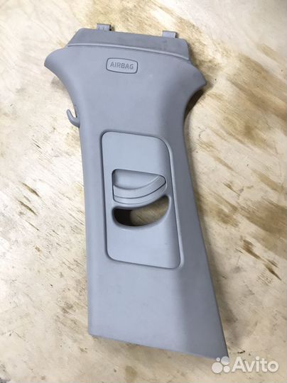 Верхняя обшивка средней стойки Octavia A7